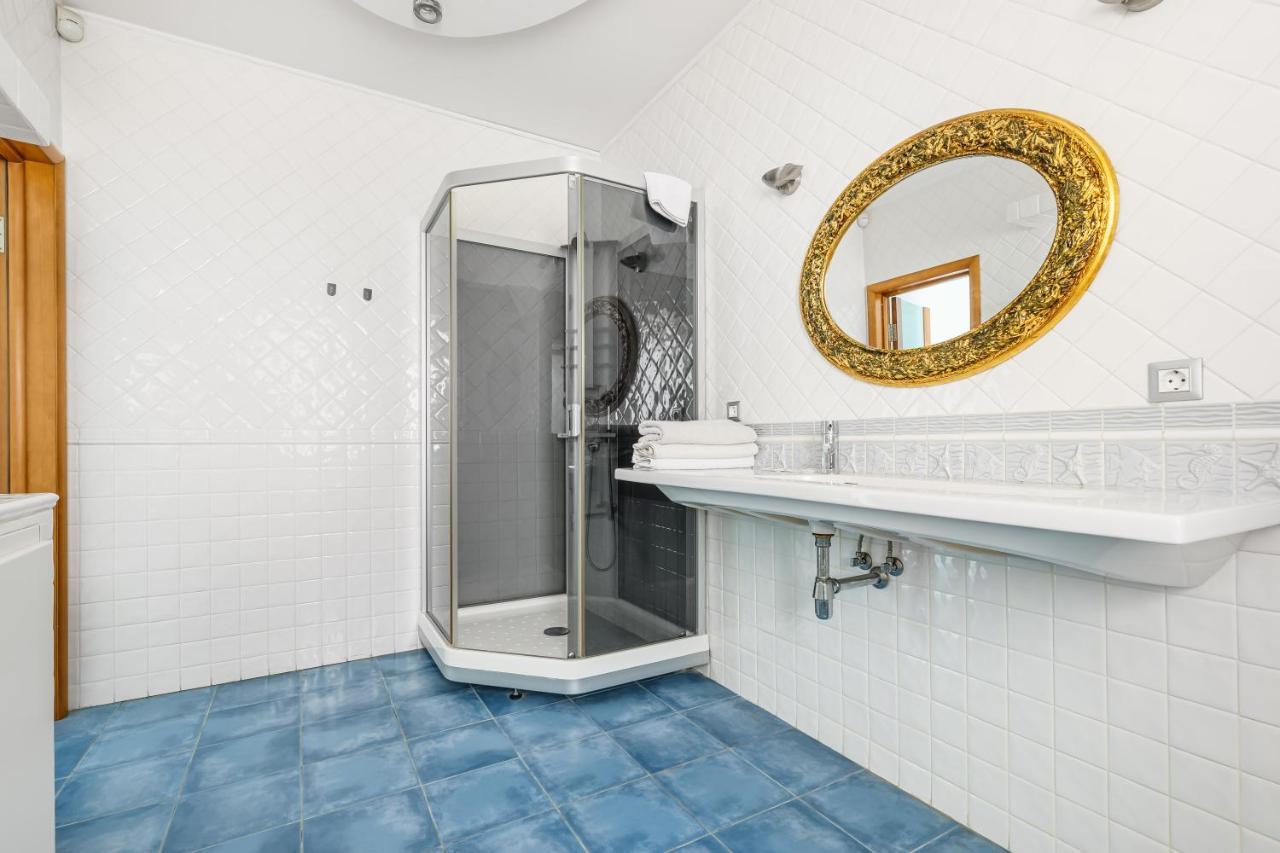 Deribasivska Cozy 4-Room Apartment Odesa Exterior photo